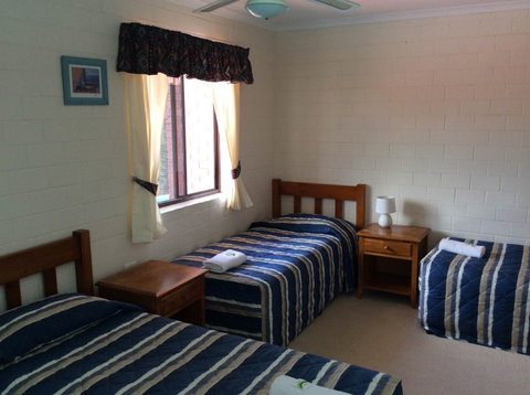 Cleveland Visitor Villas Motel & Shailer Park Garden Villas - Brisbane Tourism 3