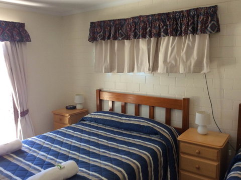 Cleveland Visitor Villas Motel & Shailer Park Garden Villas - Brisbane Tourism 4