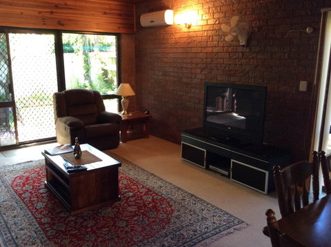 Cleveland Visitor Villas Motel & Shailer Park Garden Villas - Brisbane Tourism 6