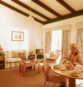 West Beach Lagoon - Tourism Brisbane 3