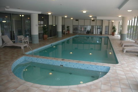 Meriton Apartments - Brisbane Tourism 1
