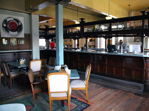 Mile End Hotel - Brisbane 4u 1