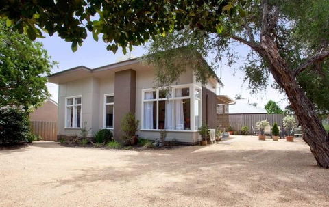 Driftwood Beach Cottage - Brisbane Tourism 0