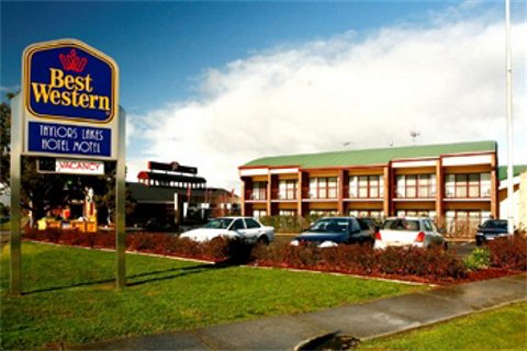 Taylors Lakes Hotel - Tourism Brisbane 0