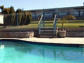 Oyster Court Motel And Holiday Units - Brisbane 4u 0