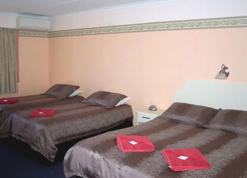Roundhouse Motel - Tourism Brisbane 3