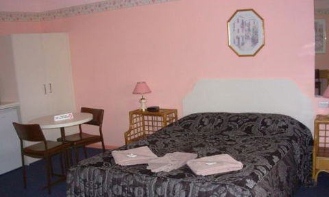 Roundhouse Motel - Tourism Brisbane 4