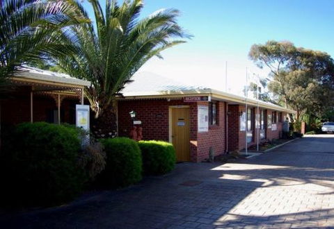 Roundhouse Motel - Tourism Brisbane 5