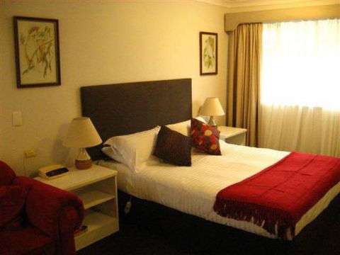 McNEVINS TAMWORTH MOTEL & Restaurant - Brisbane Tourism 0