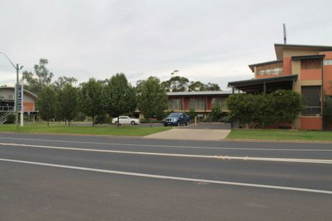 Forbes Victoria Inn - Tourism Brisbane 0