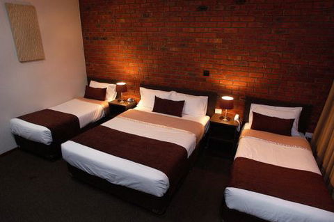 Ploughmans Motor Inn - Brisbane 4u 2