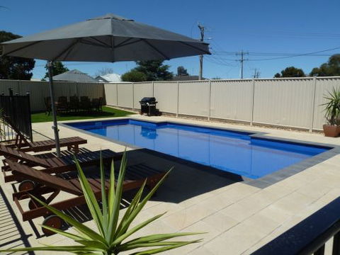 Ploughmans Motor Inn - Brisbane 4u 5