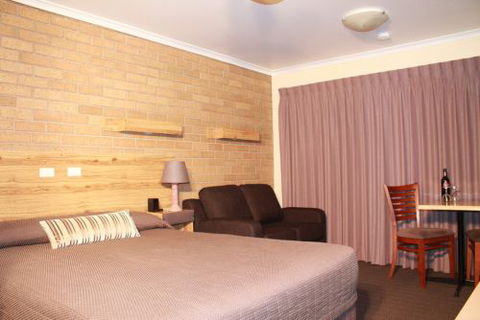 AAt 28 GOLDSMITH(Golden Chain Motel) - Brisbane 4u 1