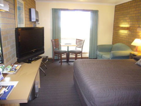 AAt 28 GOLDSMITH(Golden Chain Motel) - Brisbane 4u 2
