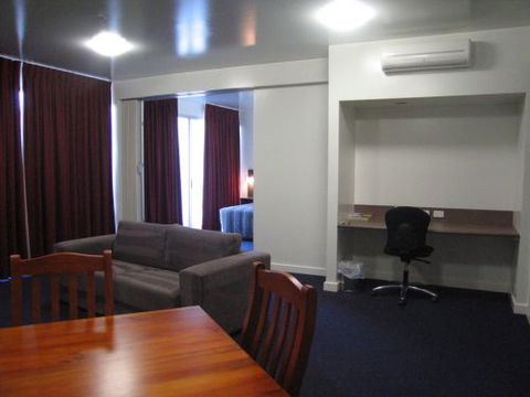 Country Roads Motor Inn Dysart - Brisbane 4u 3