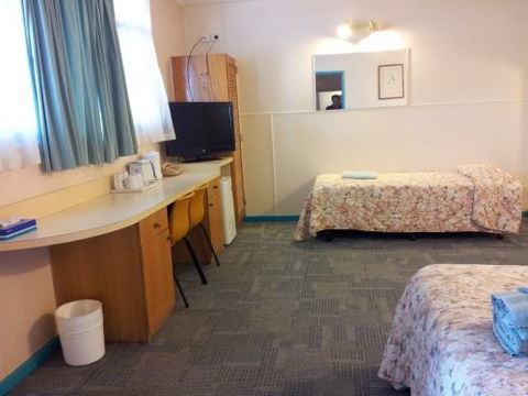 Charlton Motel - Tourism Brisbane 1