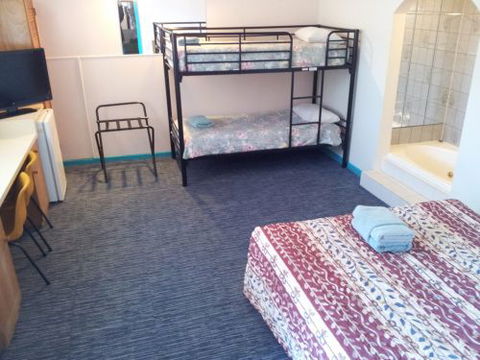 Charlton Motel - Tourism Brisbane 2