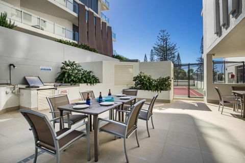 Pacific Beach Resort - Brisbane Tourism 11