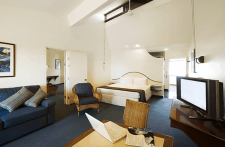 Beach Hotel Resort - Tourism Brisbane 3