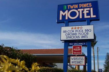 Twin Pines Motel - Brisbane Tourism 3