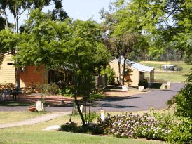 Helidon Natural Springs Spa Resort Motel - Tourism Brisbane 0