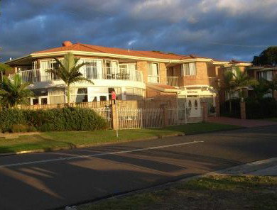 Lake Haven Motor Inn - Tourism Brisbane 0