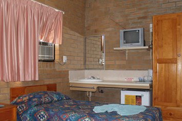 Ascot Budget Inn - Tourism Brisbane 0