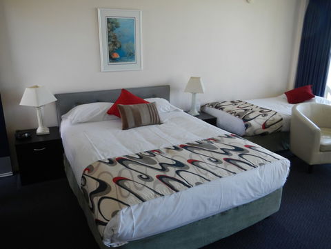 Boat Harbour Motel & Anchorage Restaurant - Brisbane Tourism 8