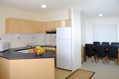 Bella Mare Beachside Apartments - Brisbane 4u 5