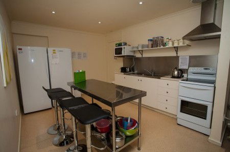 Millies Guesthouse & Serviced Apartments - Tourism Brisbane 3