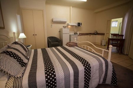 Millies Guesthouse & Serviced Apartments - Tourism Brisbane 5