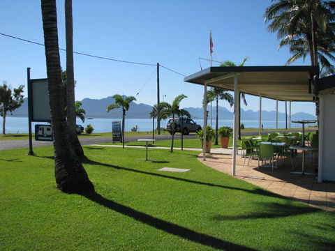 Cardwell Beachcomber Motel & Tourist Park - Tourism Brisbane 3