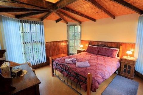 Stanley Lakeside Spa Cabins - Tourism Brisbane 2