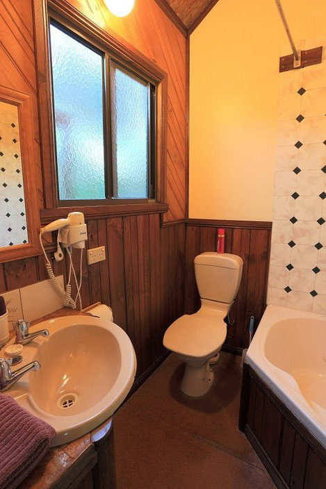 Stanley Lakeside Spa Cabins - Tourism Brisbane 3