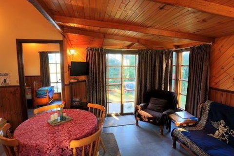 Stanley Lakeside Spa Cabins - Tourism Brisbane 6