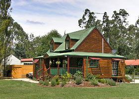 Mystic Mountains Holiday Cottages - Tourism Brisbane 0