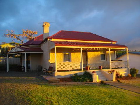 Charlie Bates Cottage - Brisbane 4u 0