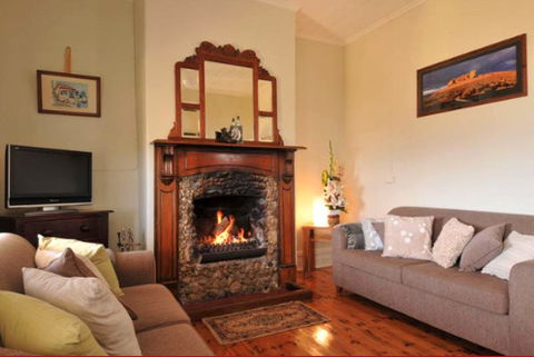 Charlie Bates Cottage - Brisbane 4u 2