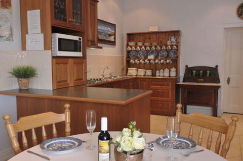 Charlie Bates Cottage - Brisbane 4u 3