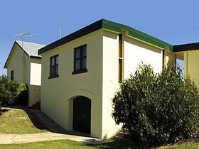 Beachport Holiday Units - Tourism Brisbane 0