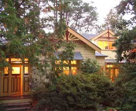 Moments Accommodation - Brisbane Tourism 0