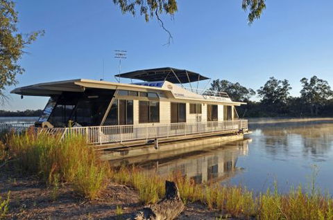 Houseboat Heaven - Brisbane Tourism 0