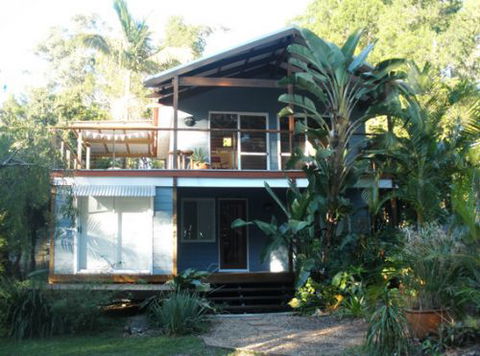 Coochiemudlo Island Family Beach House - Tourism Brisbane 0