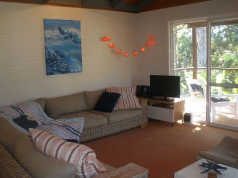 Coochiemudlo Island Family Beach House - Tourism Brisbane 4