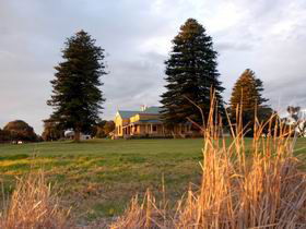 Campbell Park Cottage - Tourism Brisbane 0