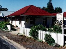 Cobb & Co Cottages - Brisbane Tourism 0