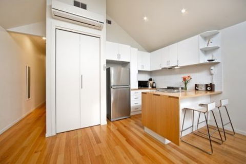 Port Melbourn Cottage - Stay Innercity - Brisbane Tourism 1