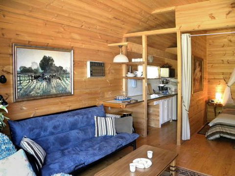 Huon Charm Waterfront Cottages - Tourism Brisbane 1
