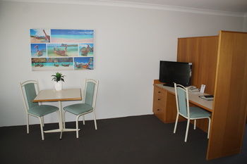 Econo Lodge Tamworth - Tourism Brisbane 24