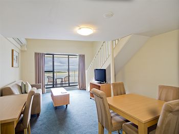 Oaks Waterfront Resort - The Entrance - Brisbane 4u 7